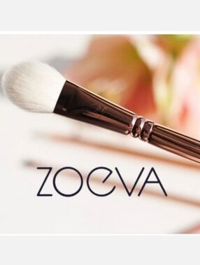 Zoeva Rose Golden 105 Luxe Highlight Brush NWT